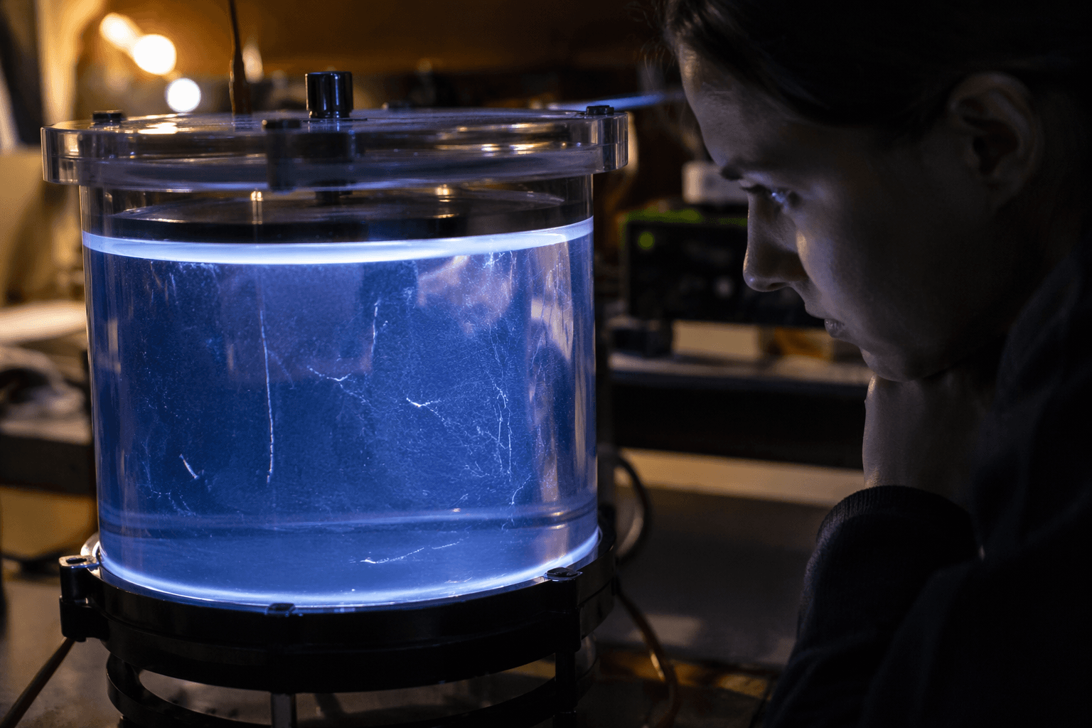 Cloud chambers reveal invisible radiation tracks in nuclear science