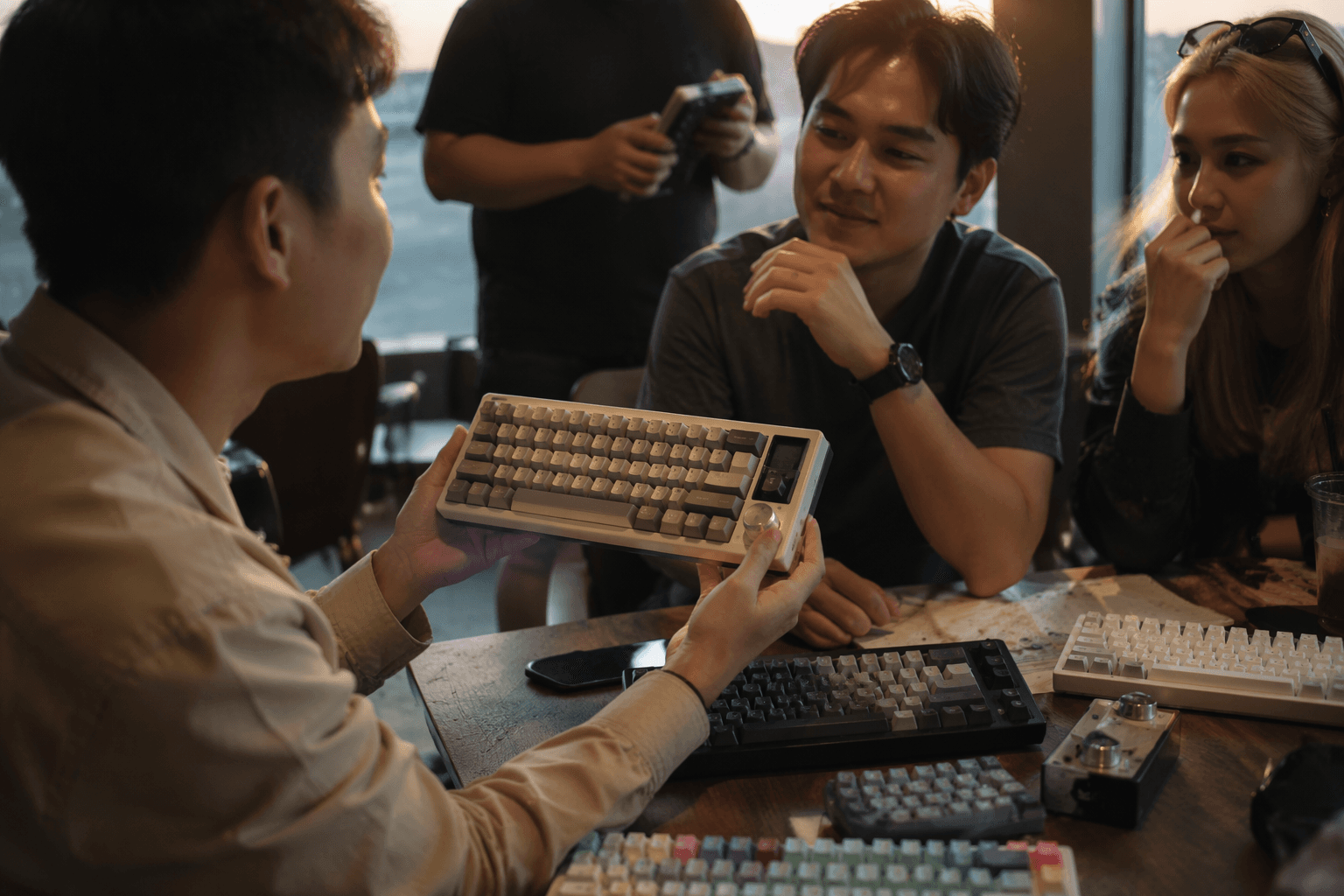 KRUX Drox packs a display, knob and tri-mode wireless into a compact board