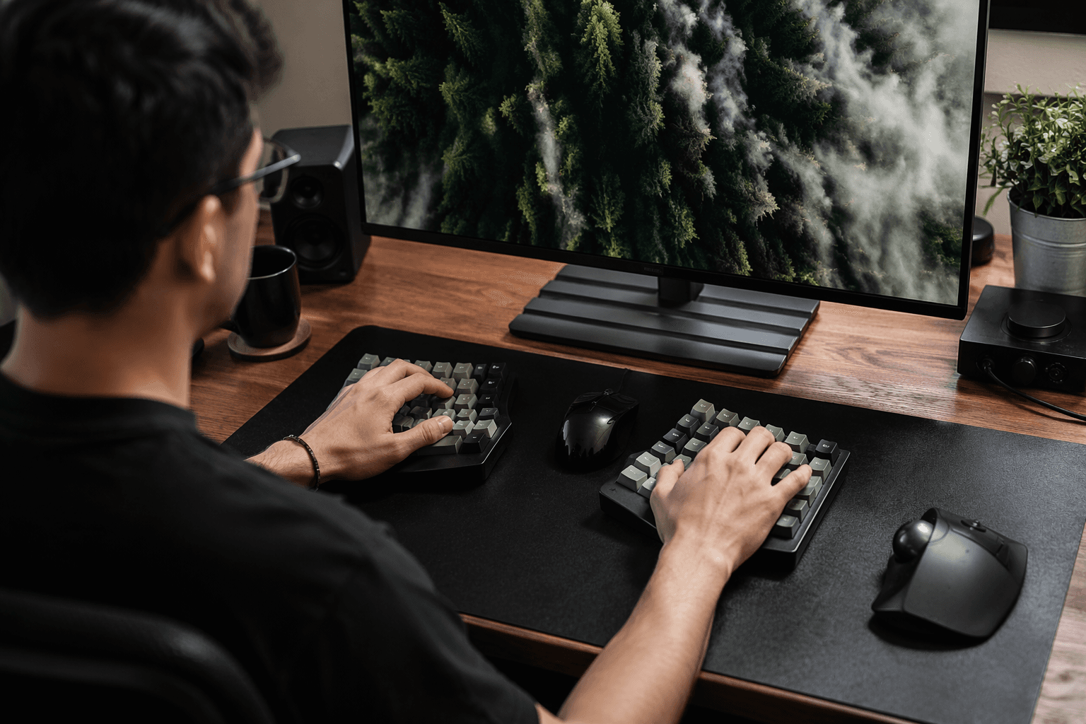 Mistel’s Computex lineup brings split keyboards and ergonomic compact boards