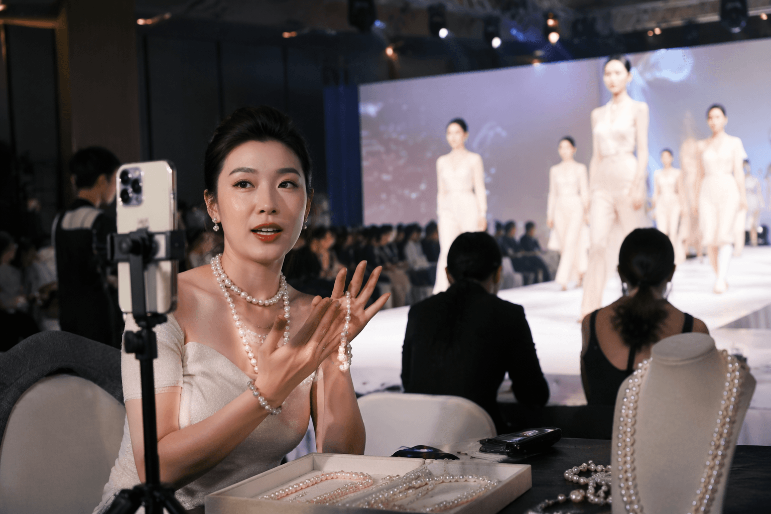 Zhuji pearl conference spotlights digital sales and fashion runway
