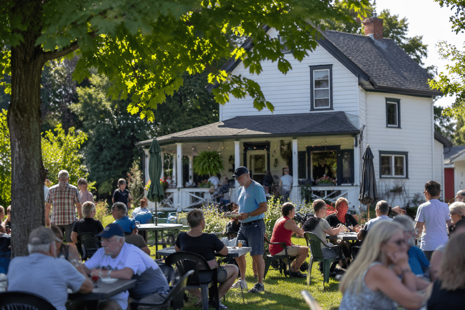 Fizzy’s walk-up eatery turns Crystal Falls home into summer destination