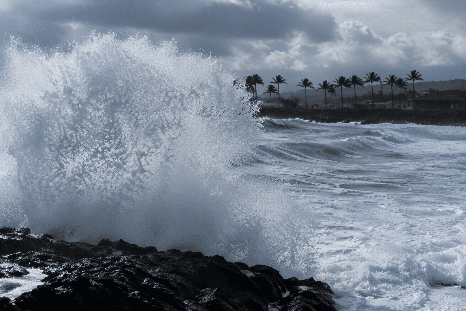 High surf closes four West Hawaii beach parks, threatens Kona coast