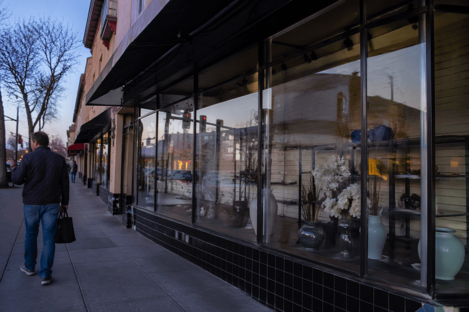 Tower District’s Chase Flower Shop closes after financial strain