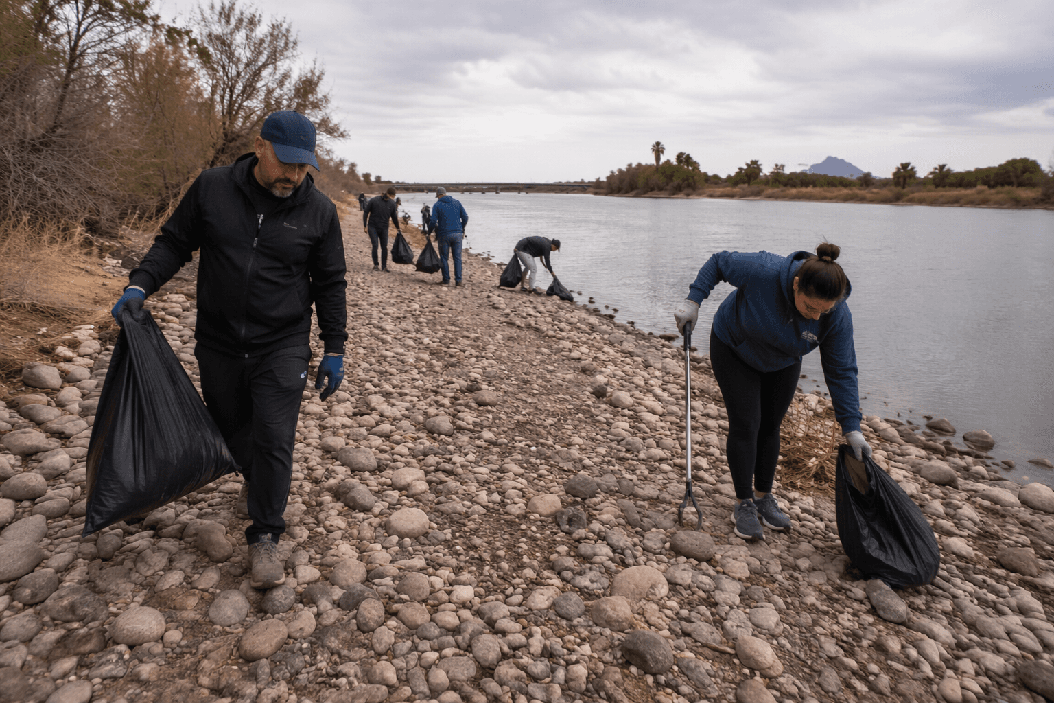 Volunteers clean up Colorado River corridor at Gateway Park