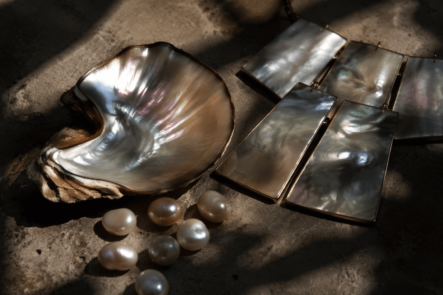Mother-of-pearl vs pearls, why nacre shines in jewelry and watches