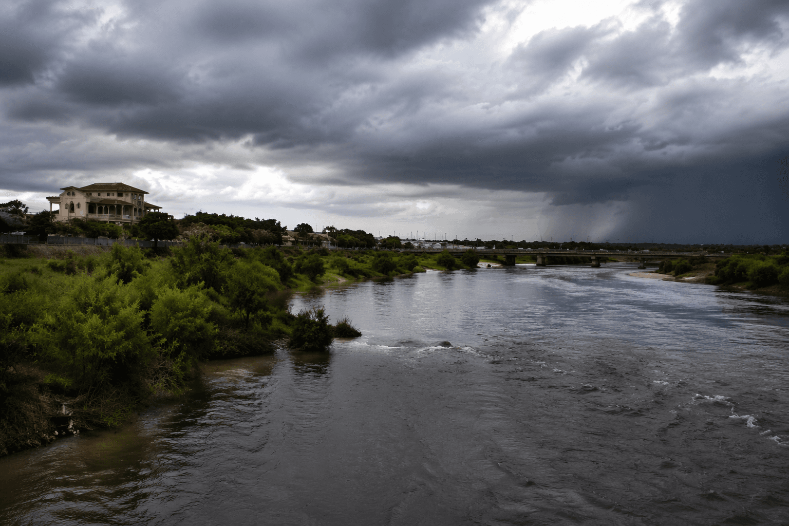 Special weather statement issued for Val Verde County, heavy rain possible