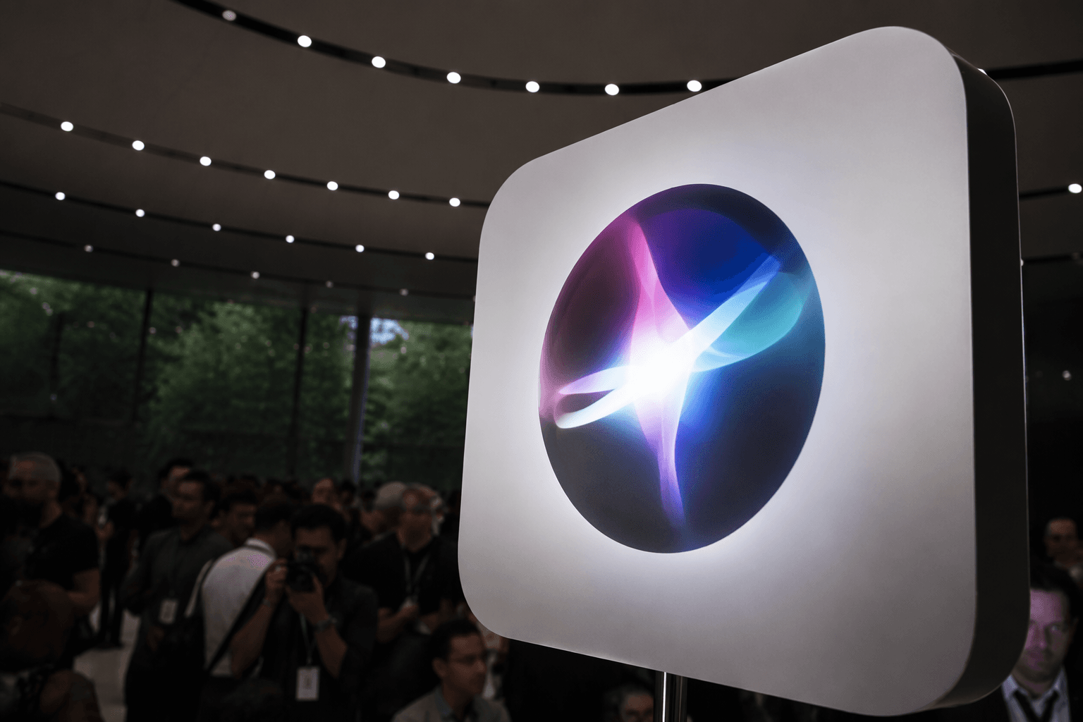 Apple prepares to reintroduce Siri as AI race heats up