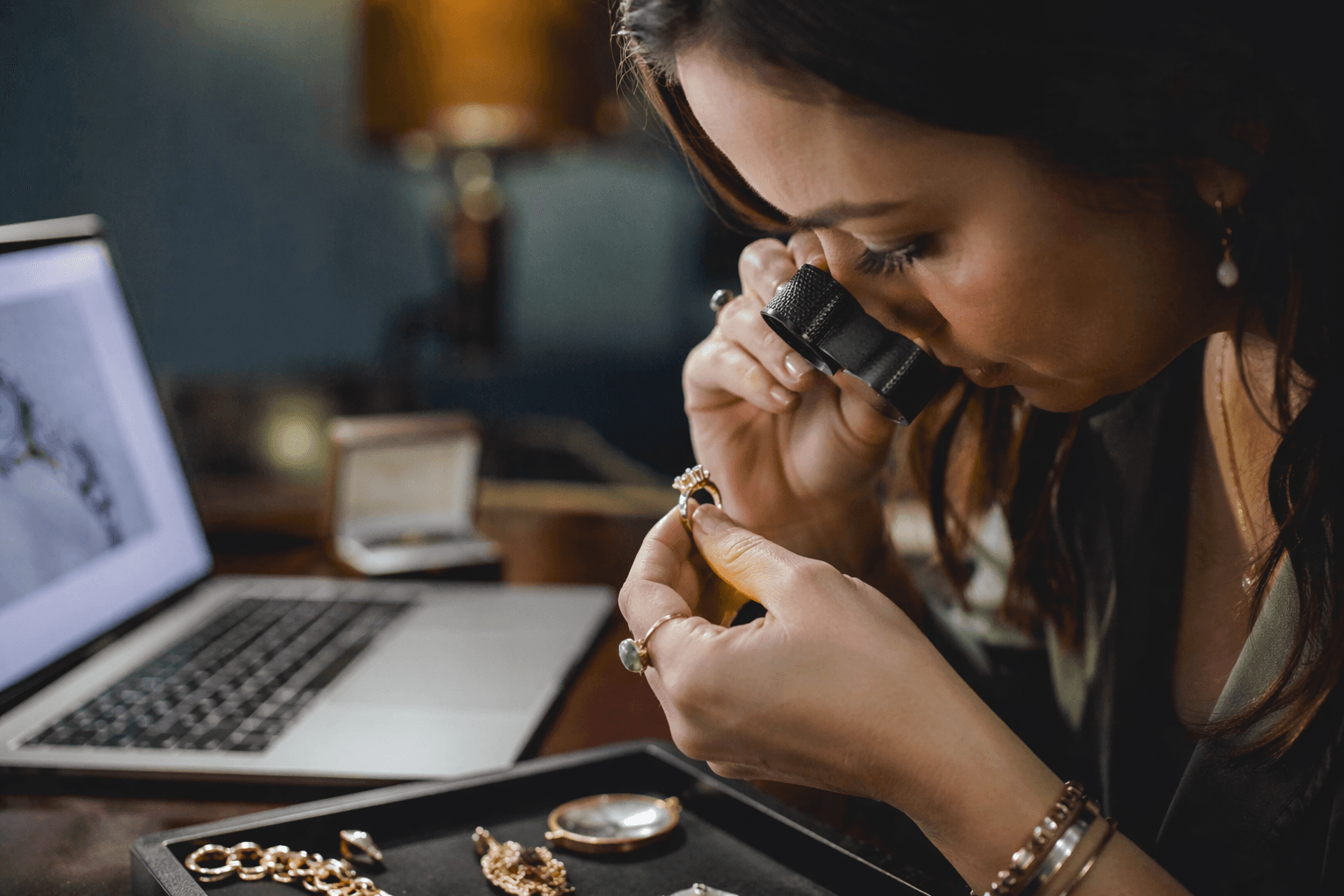 How to buy vintage jewelry online, judge authenticity and hallmarks