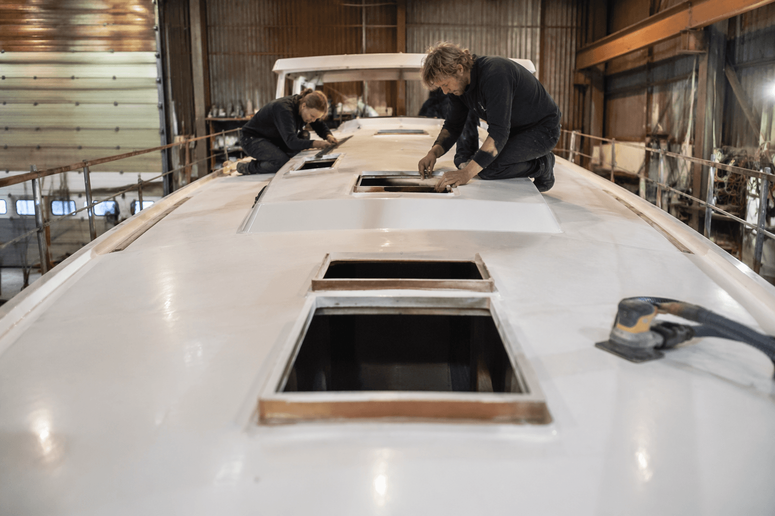 RAN Sailing tackles the critical deckhouse roof on its 52-foot build