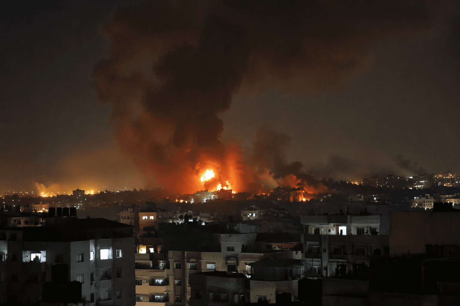 Israel strikes Iran after missile barrage, stoking wider war fears