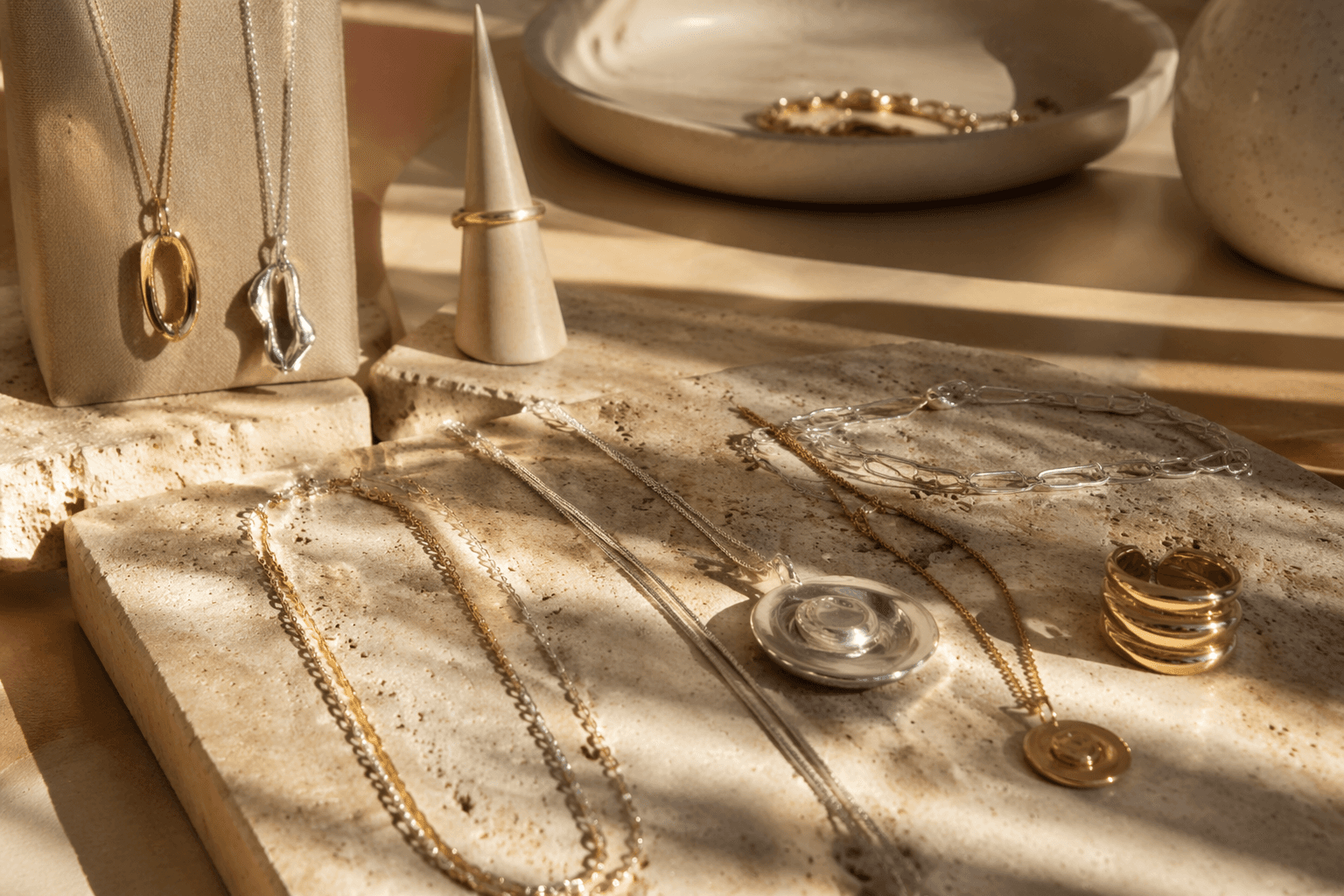 Kinetic jewelry and lower-cost metals define Vegas show floor