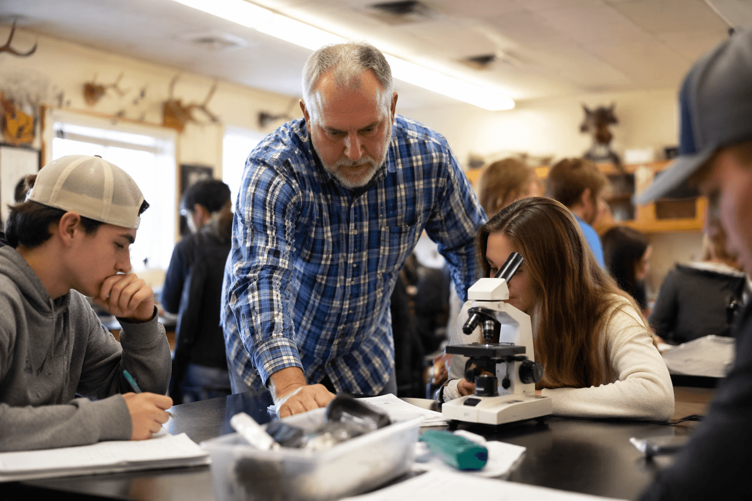 Hoehne science teacher Keith Berry earns national STEM research grant