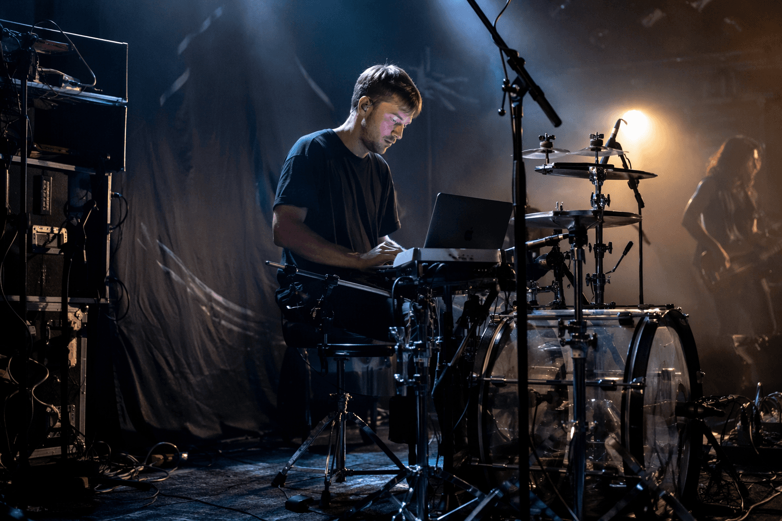 Vianova plays Hamburg show with laptop drums after drummer surgery