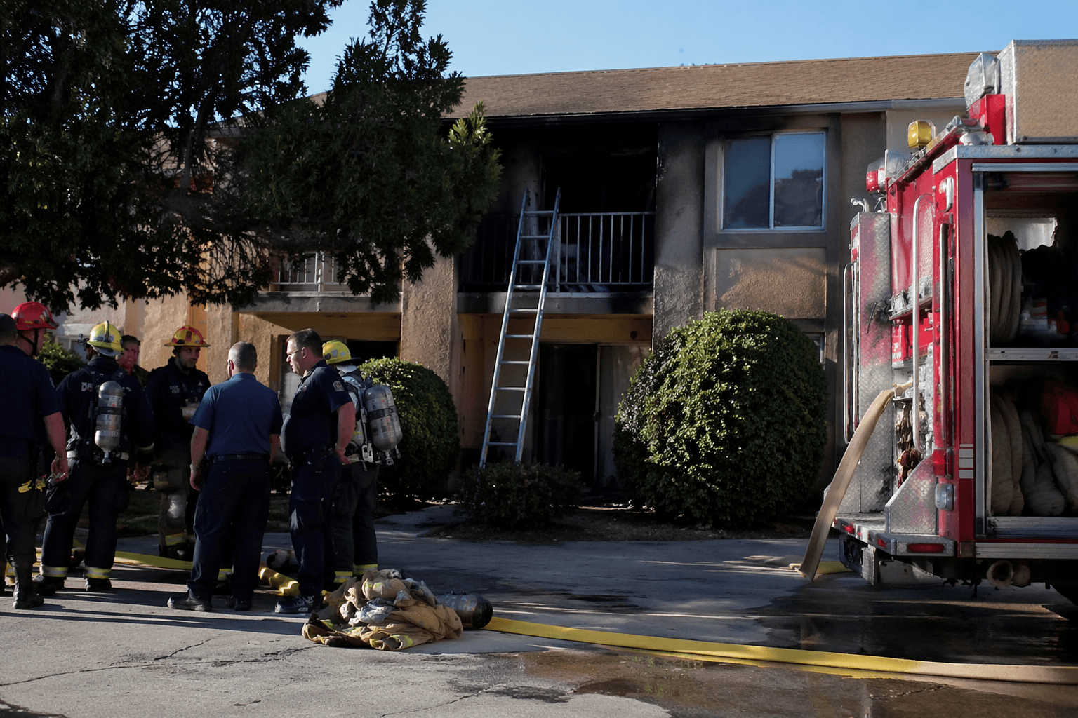 Kitchen fire displaces nine at northeast Albuquerque apartment building