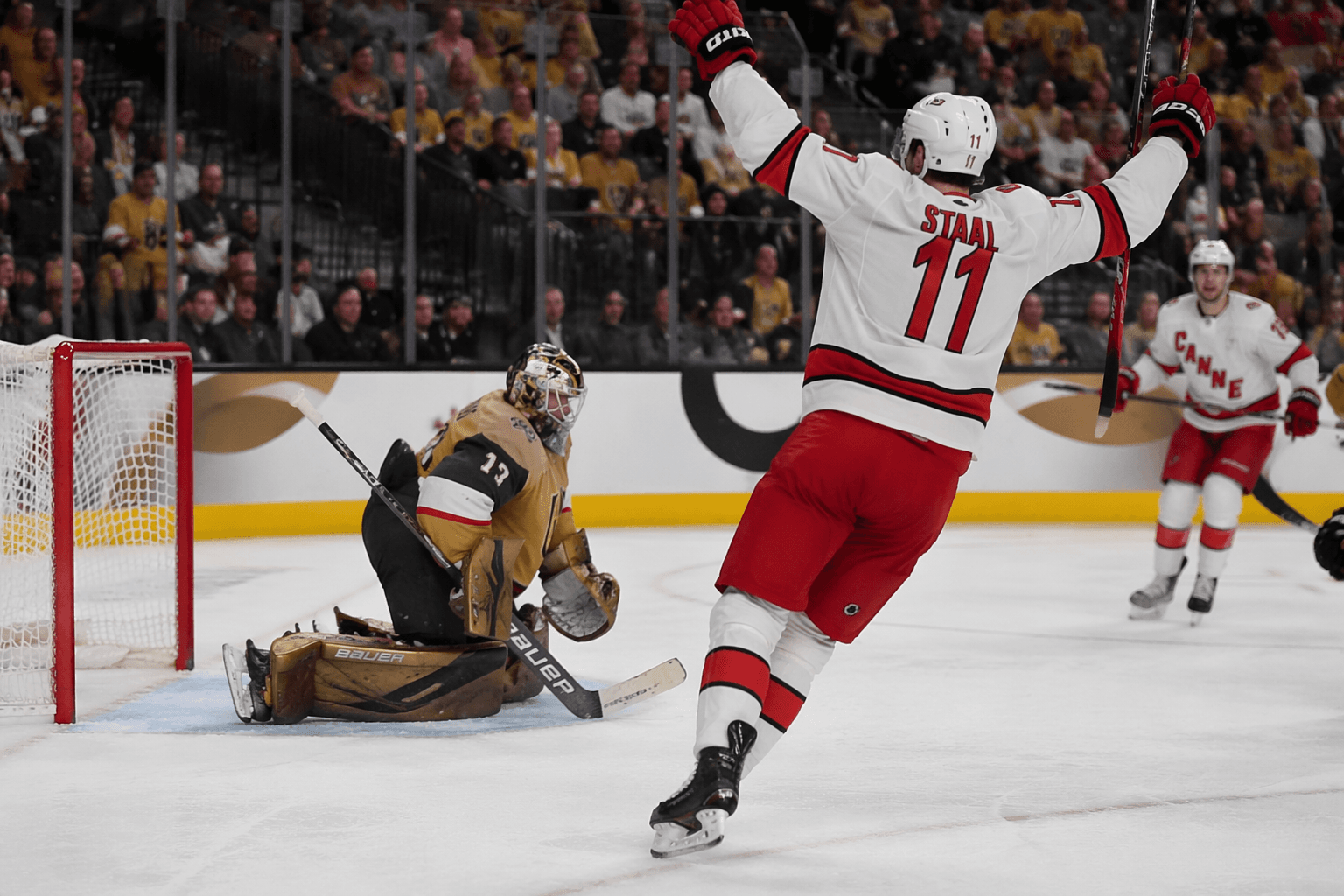 Hurricanes beat Golden Knights in Game 4, tie Stanley Cup Final 2-2