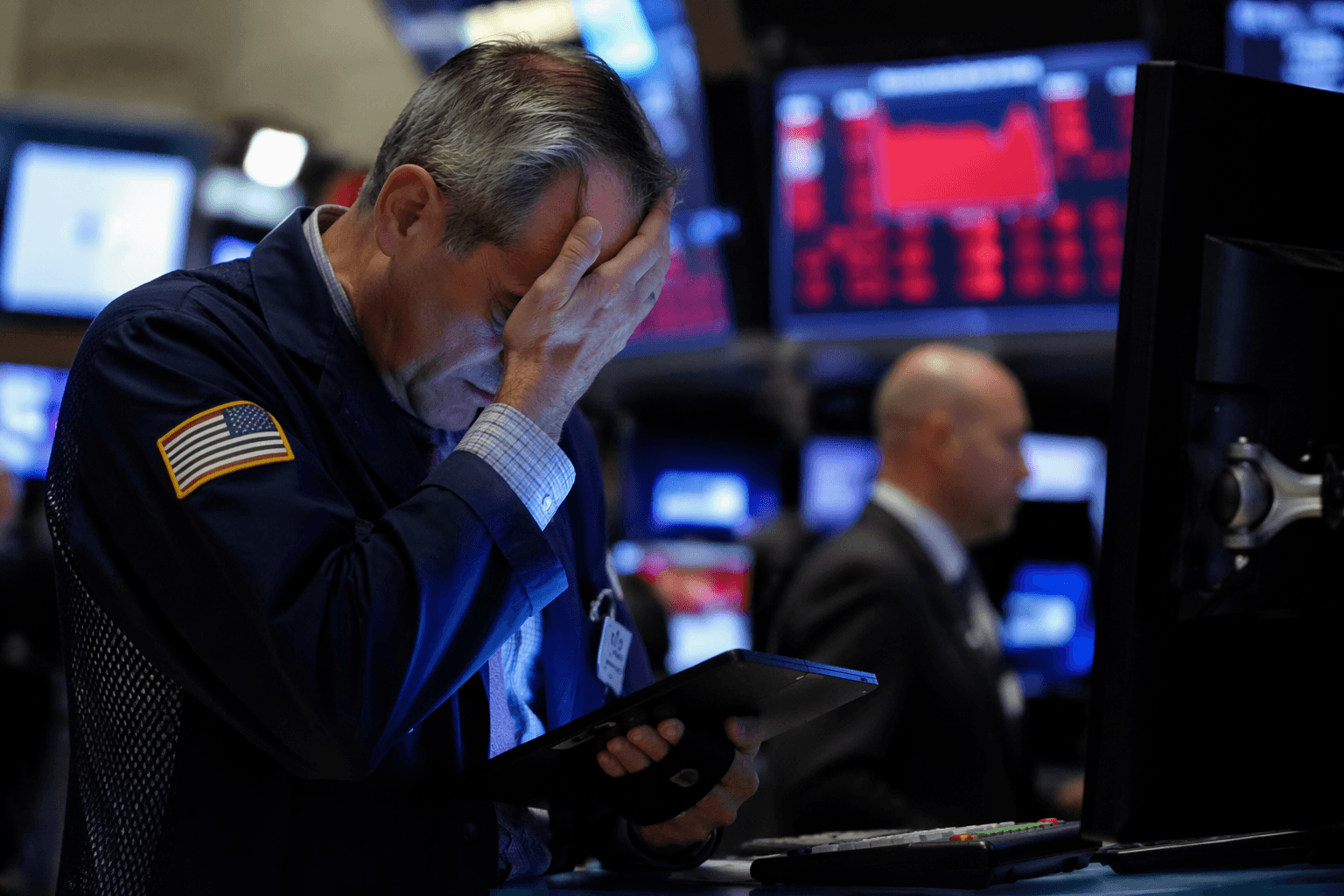 Dow sinks as inflation rises and tech losses deepen