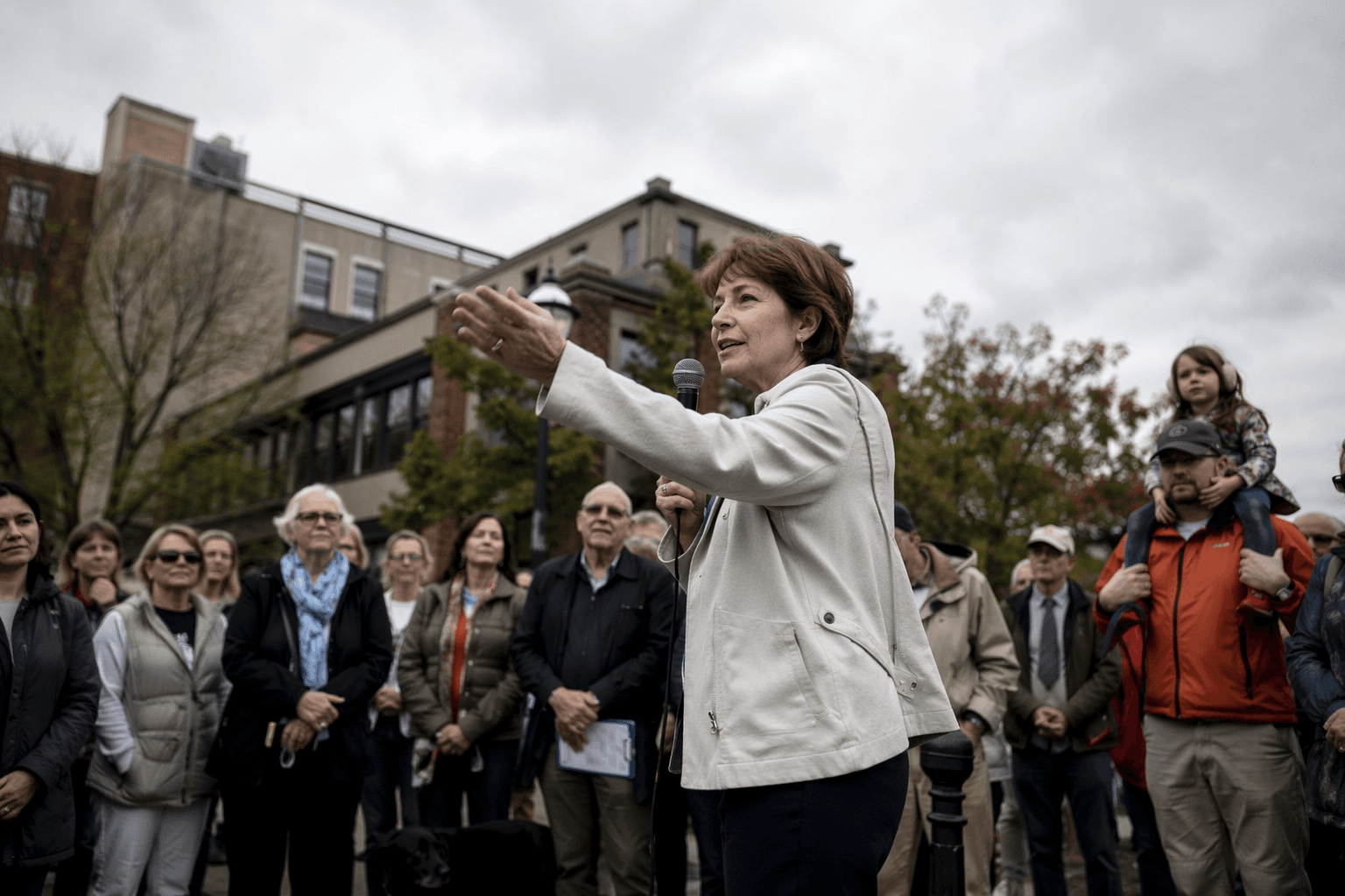 Maine governor candidates make final Brunswick push before primary