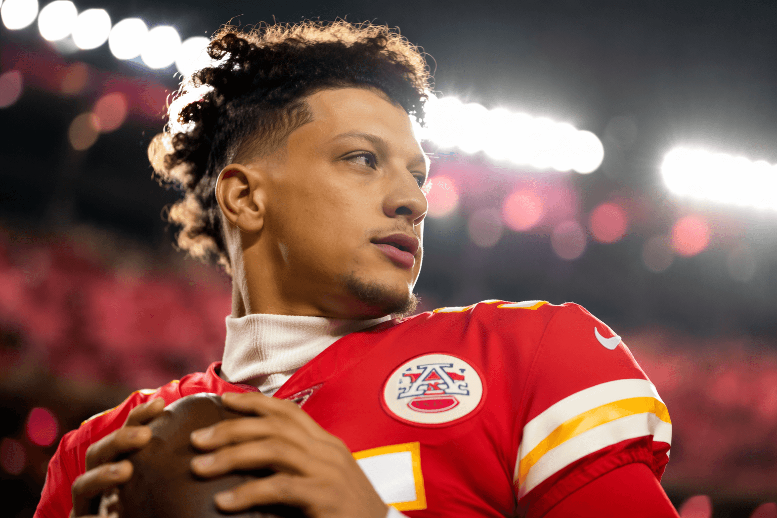 Chiefs extend Patrick Mahomes through 2033 in record $504.75 million deal