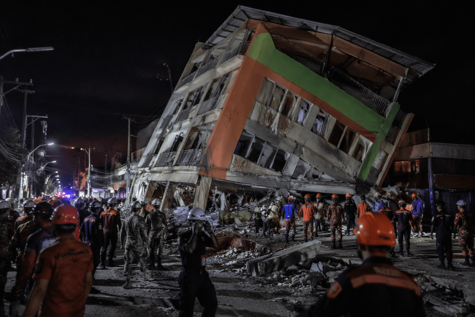 Aftershocks disrupt rescue effort after deadly Mindanao earthquake