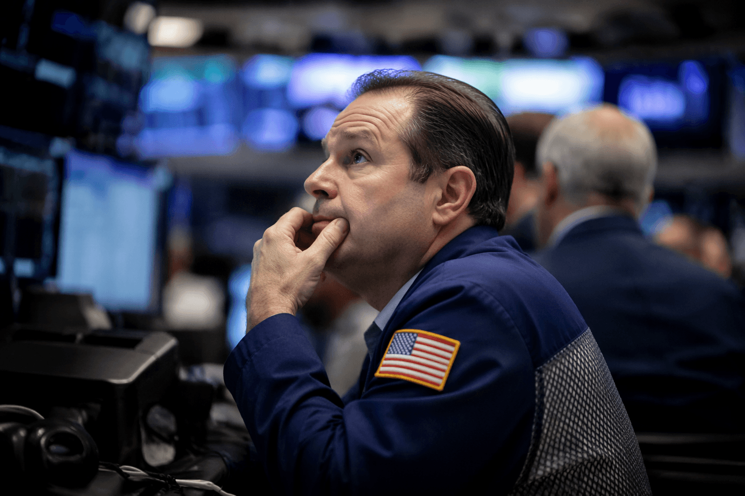 Stocks recover as AI shares rebound after selloff, investors stay wary