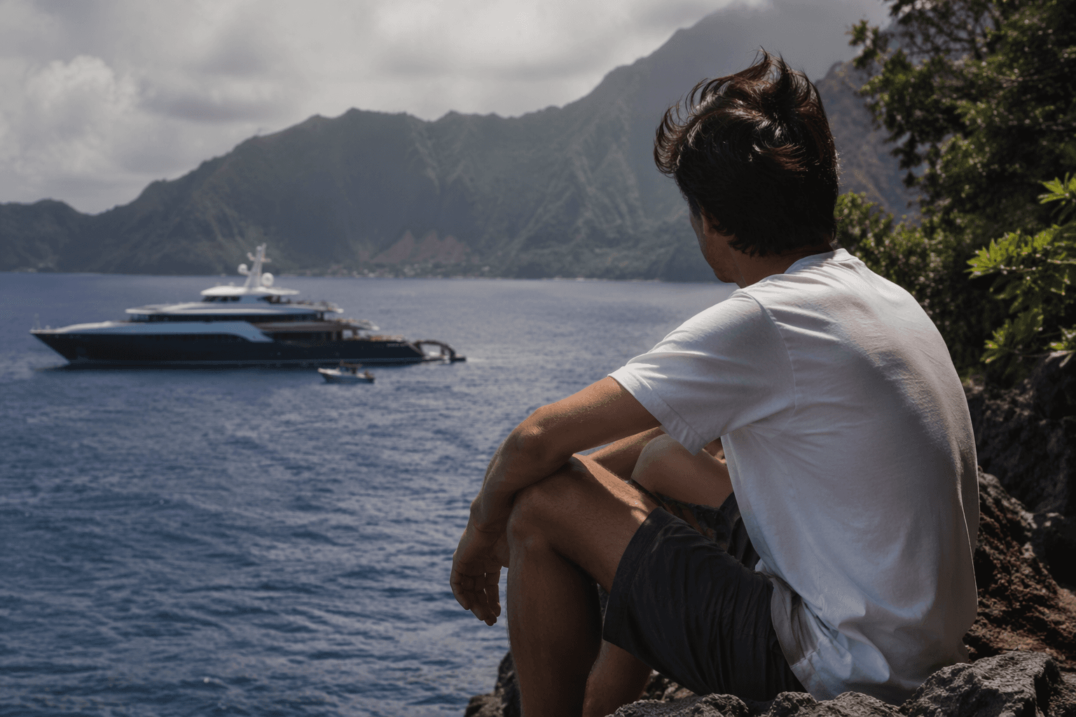 U.S. charters $750,000 yacht to evacuate isolated American from island