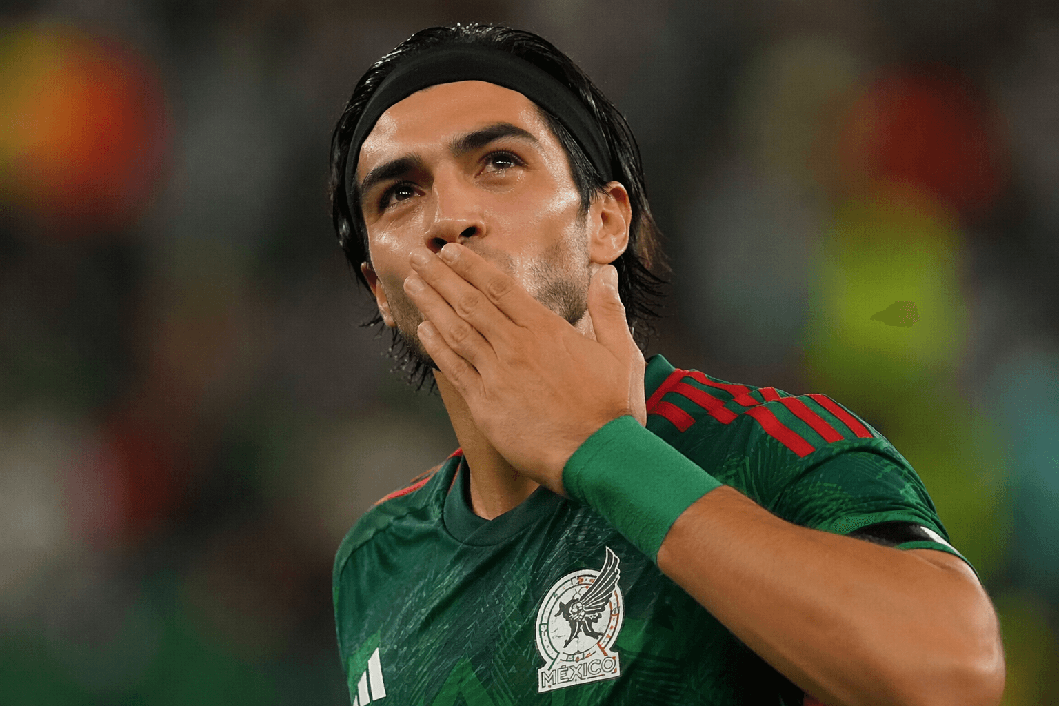 Raúl Jiménez breaks World Cup scoring drought in Mexico's 2-0 win