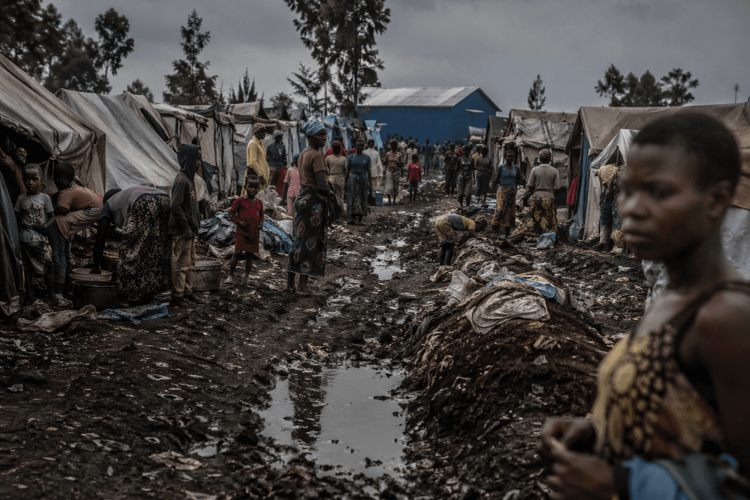 Ebola deaths in Congo displacement camp raise spread fears