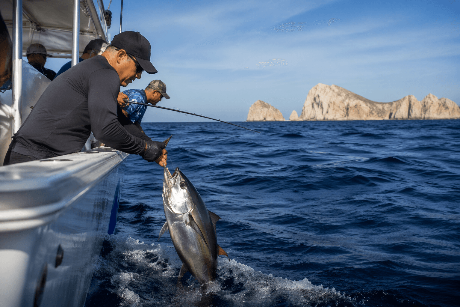 Breezy east wind pushes tuna action to the Vinorama line in Los Cabos