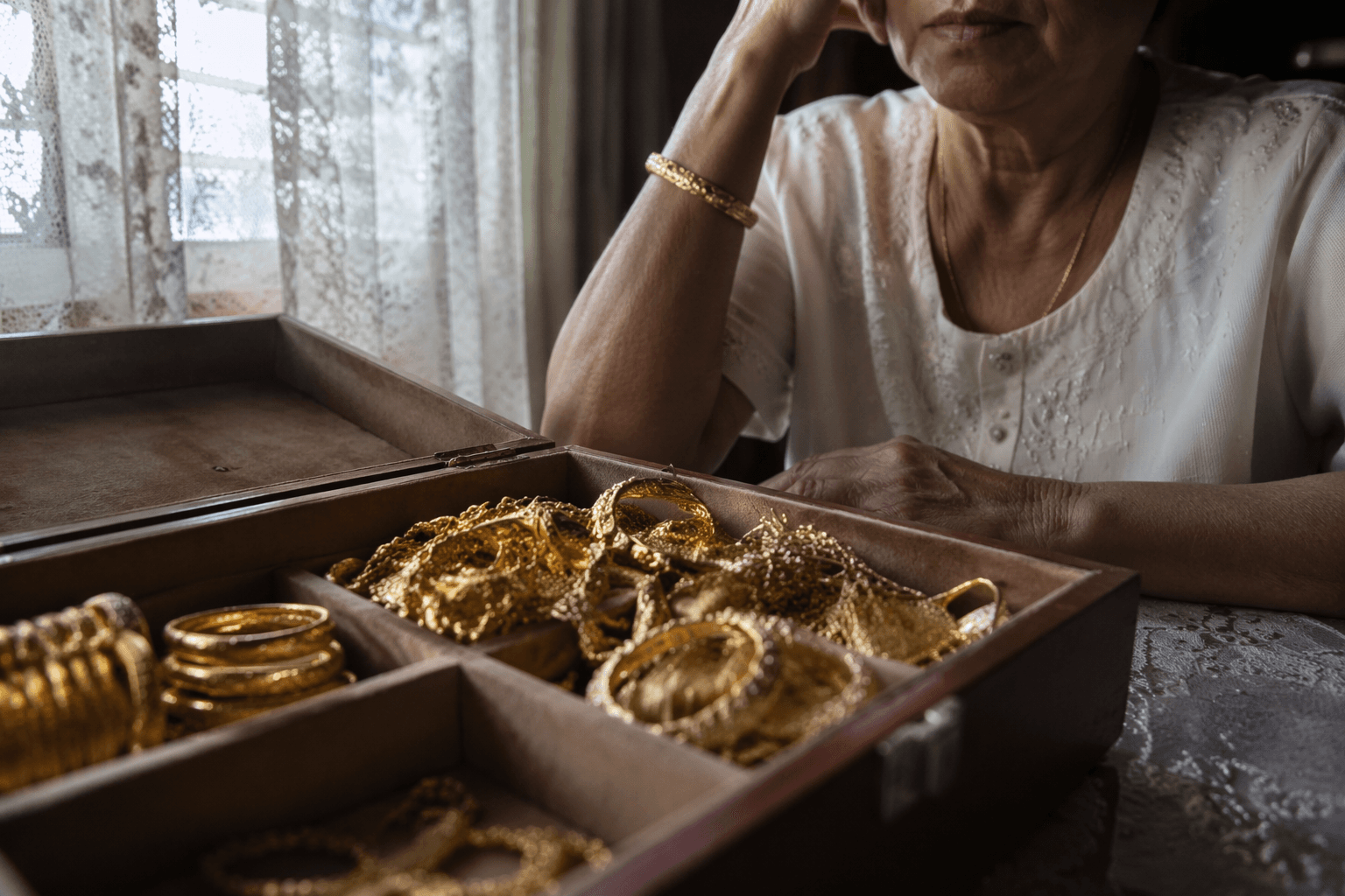 Retired OFW reports nearly P2.4 million in gold jewelry stolen