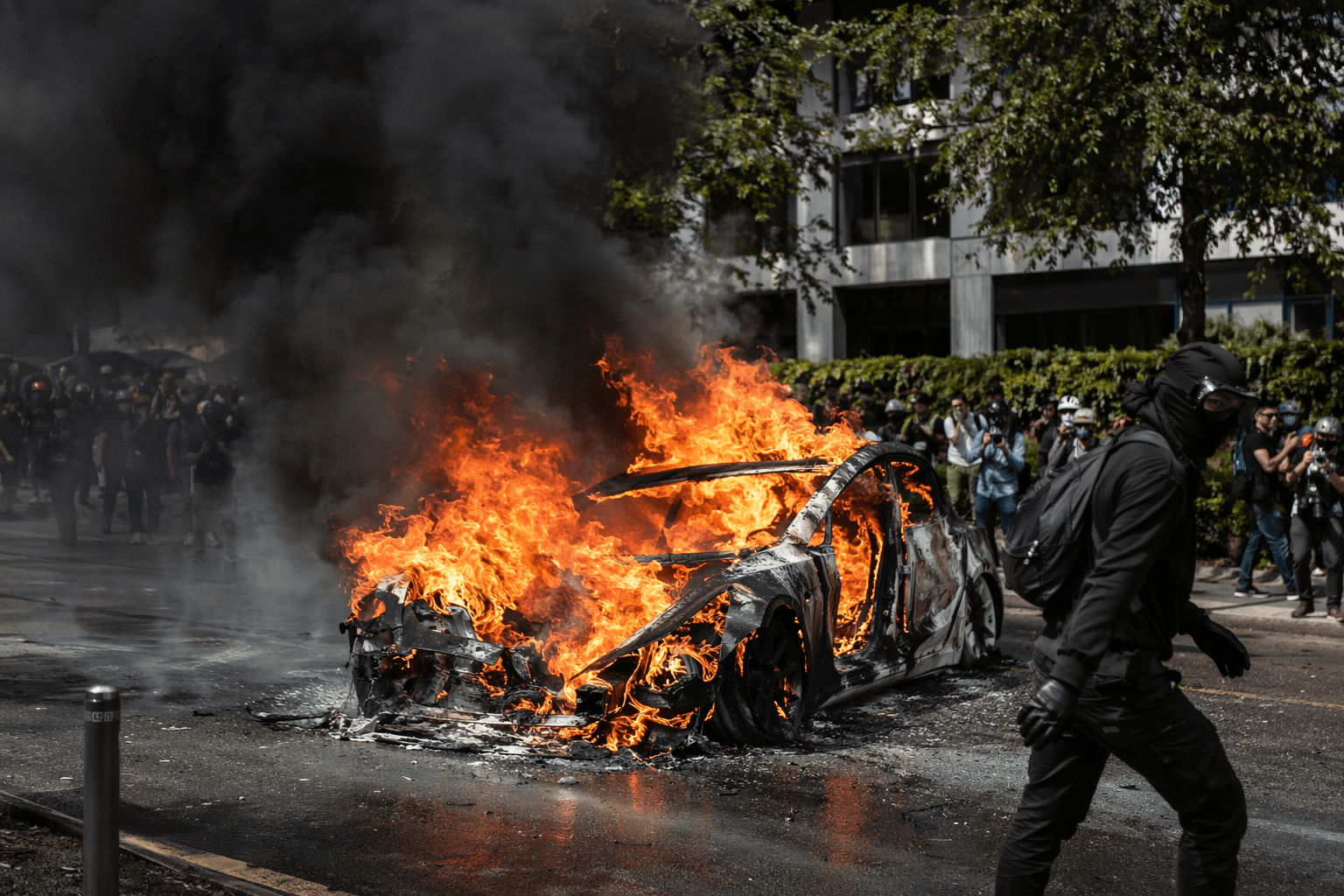 Geneva protest turns violent as anti-G7 march erupts near summit