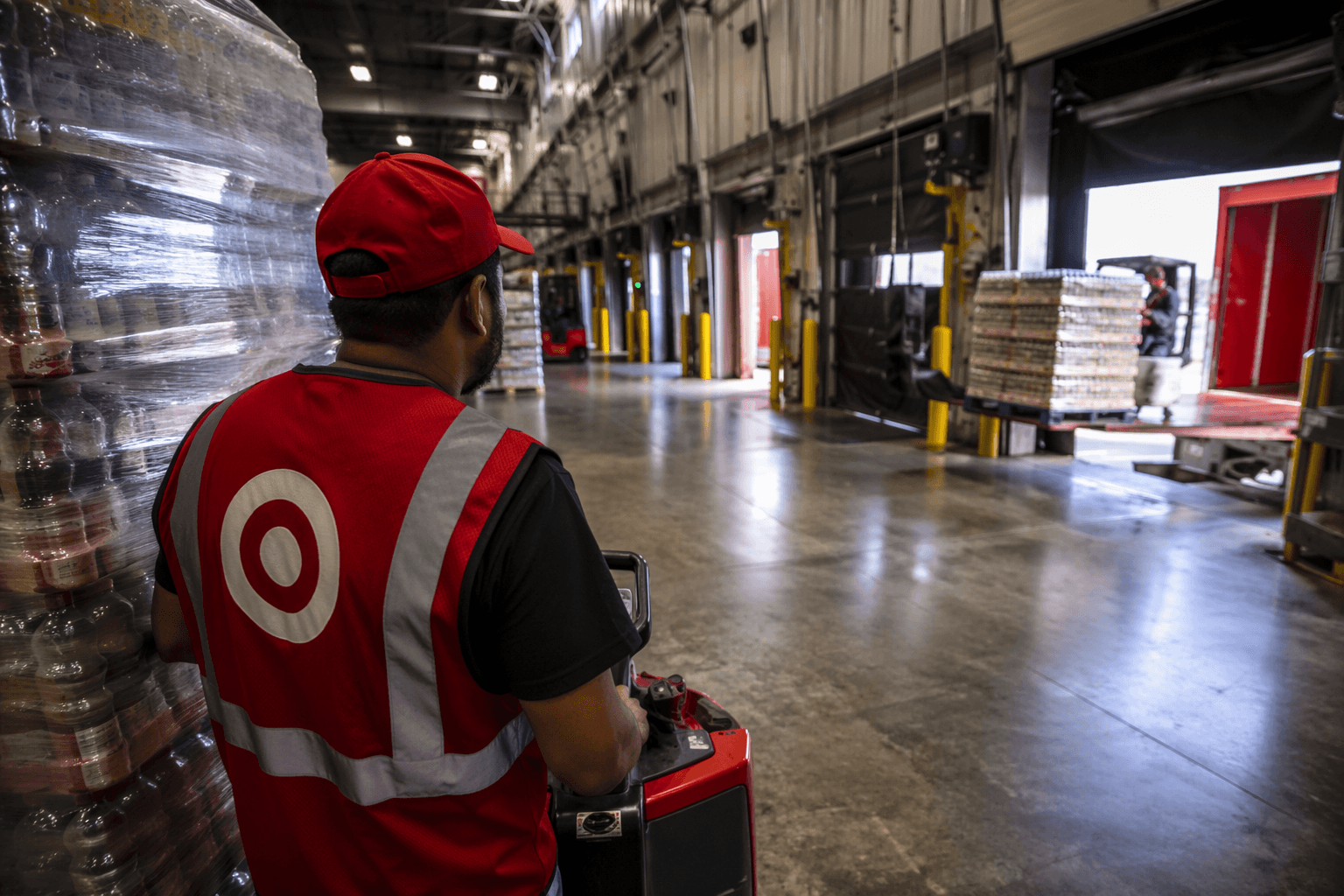 Target opens $367 million Colorado grocery distribution center