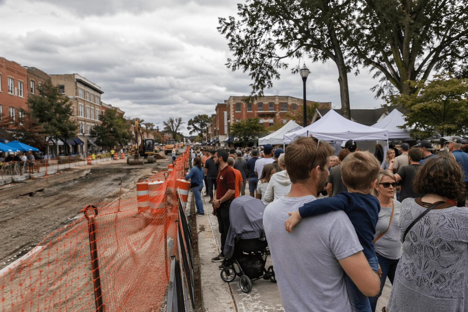 Hundreds pack Lincoln Park Summerfest as construction continues on West Superior Street