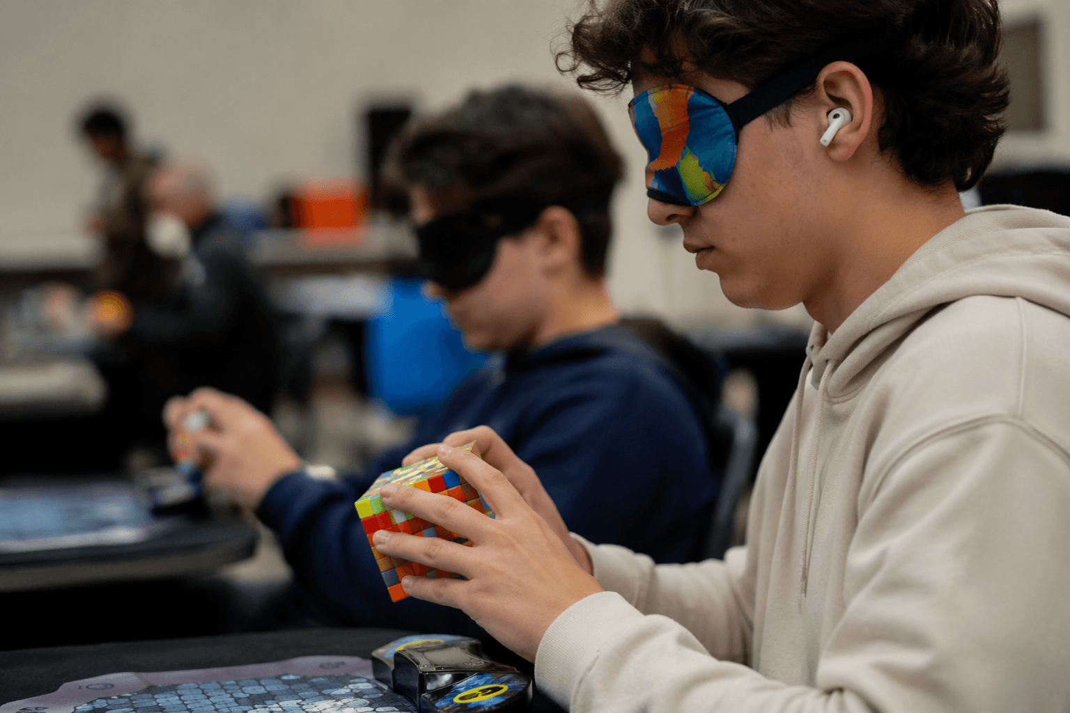 Perth meet spotlights blindfolded solving and big cubes only