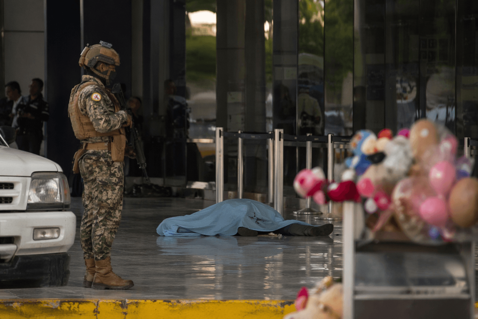 Gunmen disguised as gift bearers kill gang leader at Guayaquil airport
