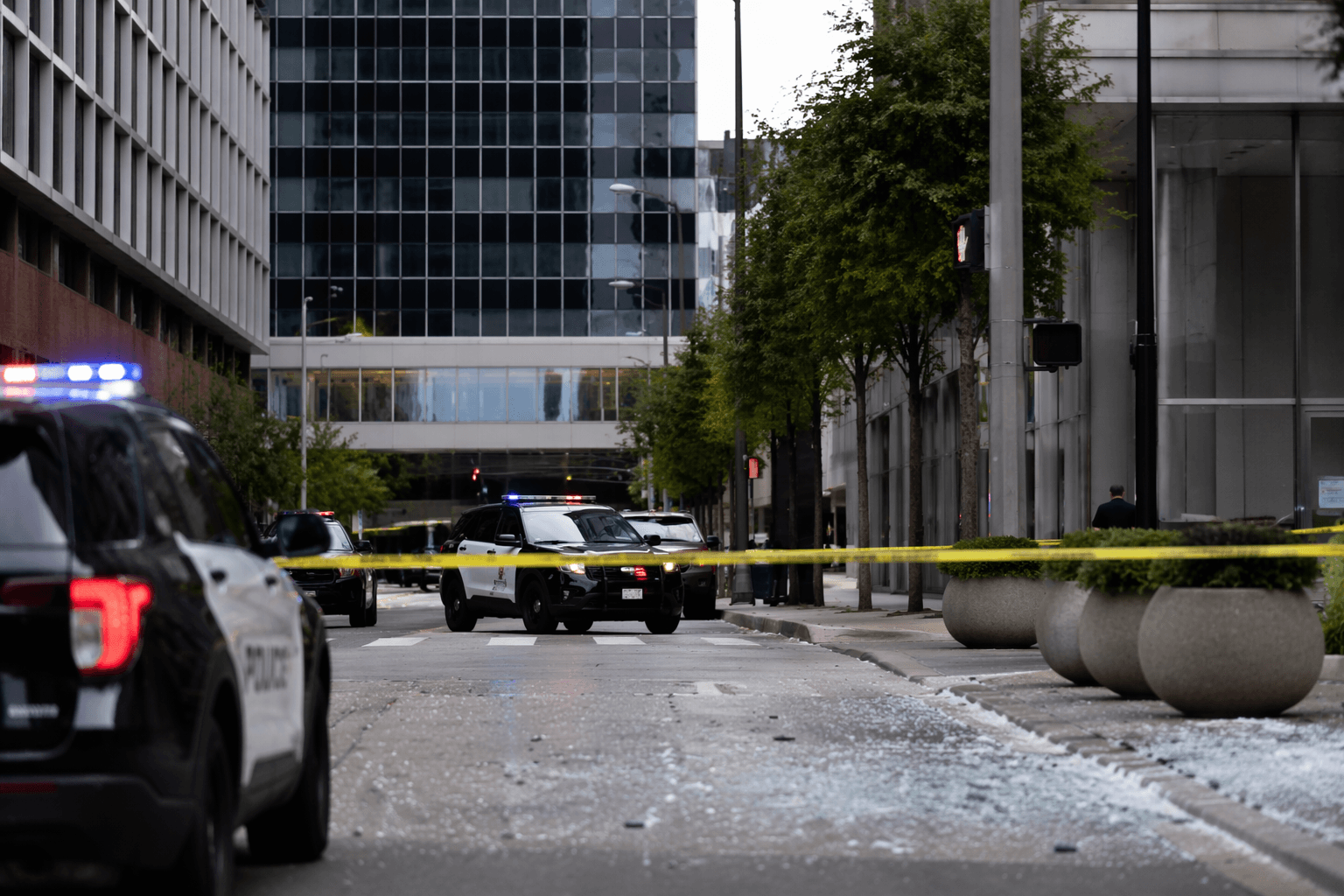 Falling glass shuts down downtown Houston streets, no injuries reported