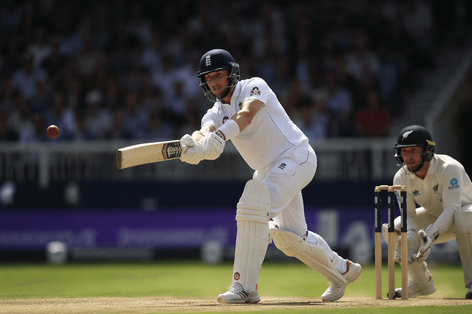 Root stands between England and defeat as New Zealand press for win