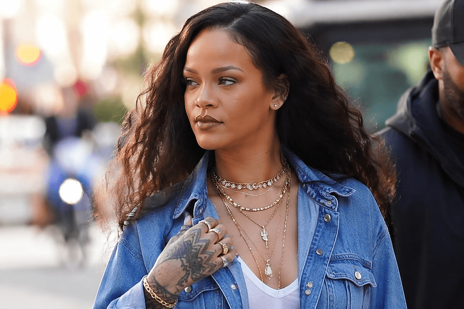 Street-style diamonds make jewelry layering feel personal and modern