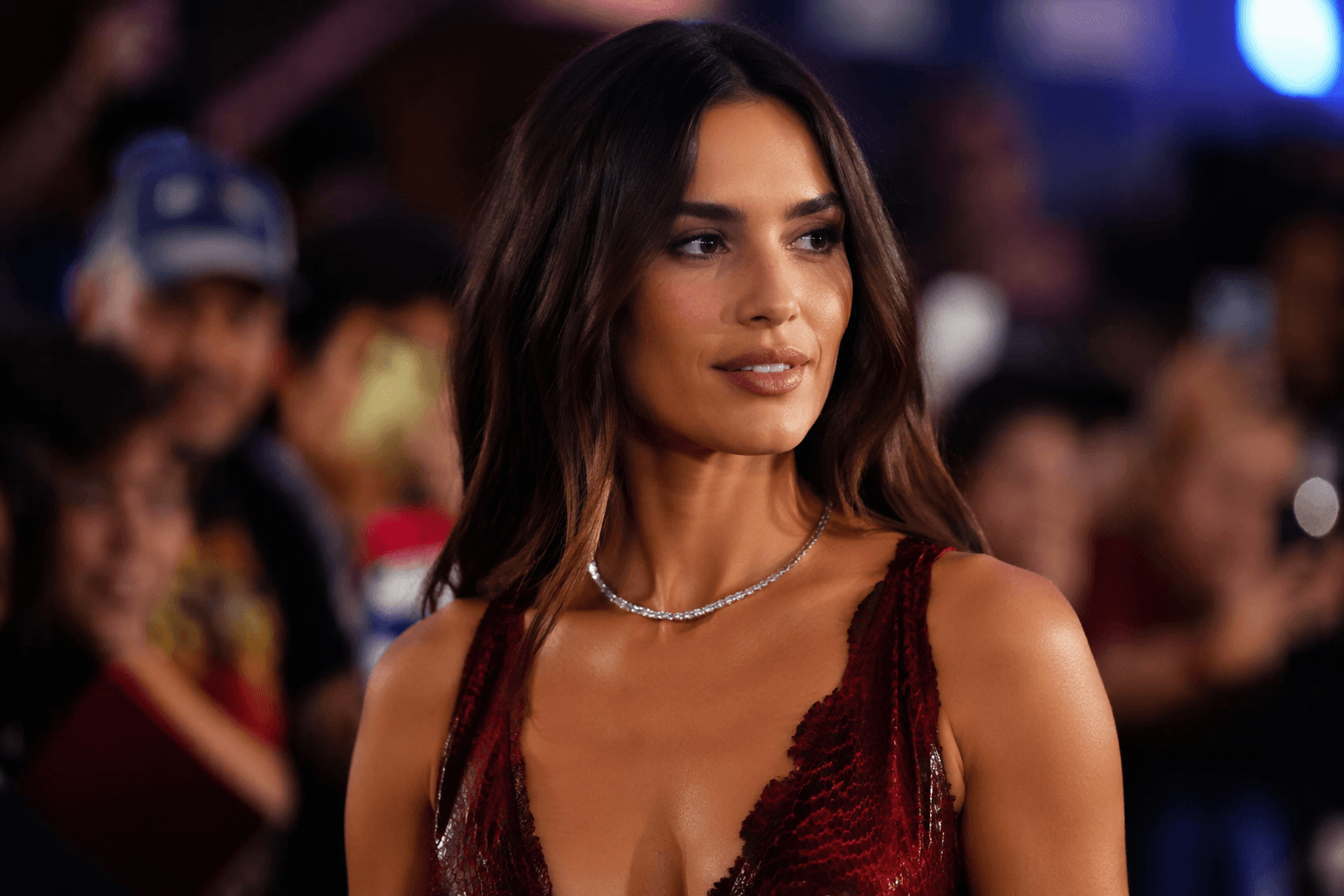 Adria Arjona wears Tiffany diamond necklace at Supergirl fan event