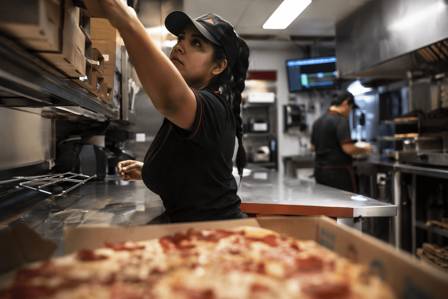 Pizza Hut workers face change as franchising shifts store control