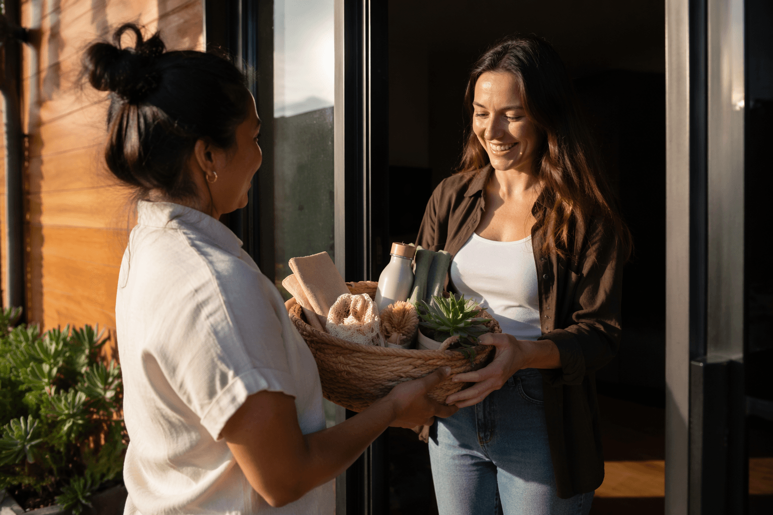 Sustainable housewarming gifts that reduce waste and save money