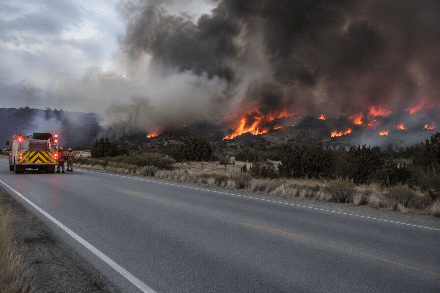 Brush fire forces evacuations, closes NM 170 in San Juan County