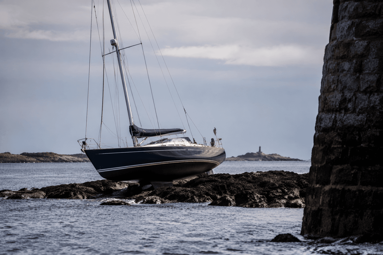 How a short-cut near La Longue tower left a yacht aground