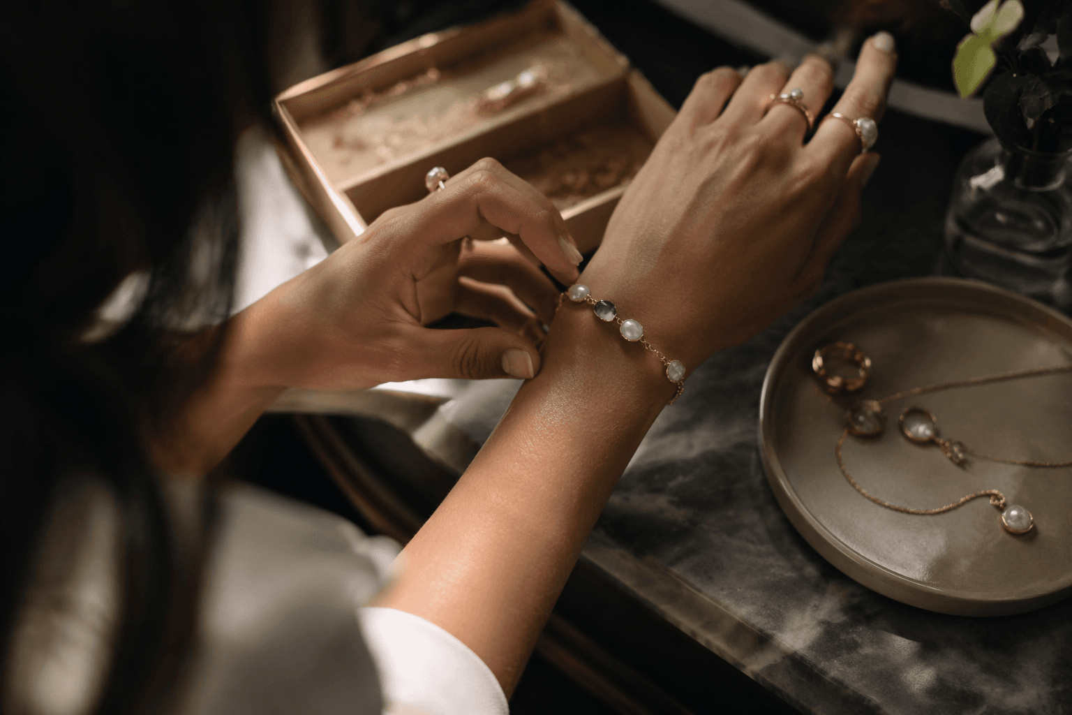 Personalized birthstone jewelry leads as buyers seek emotional meaning