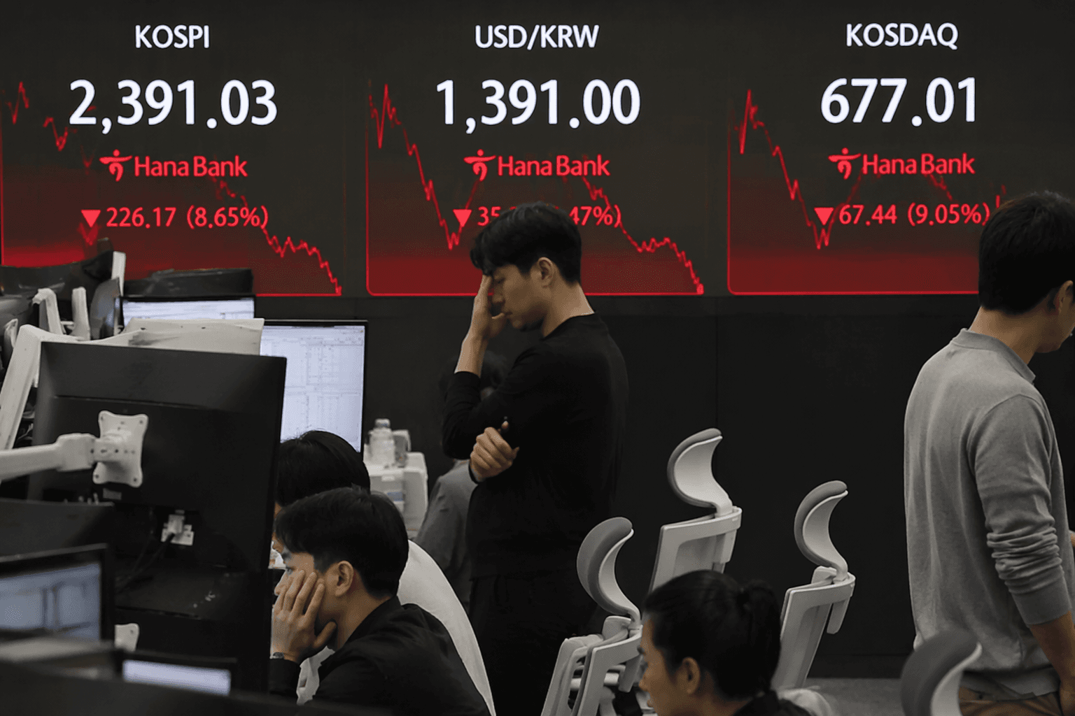 Asian stocks extend AI chip selloff as global tech rout deepens
