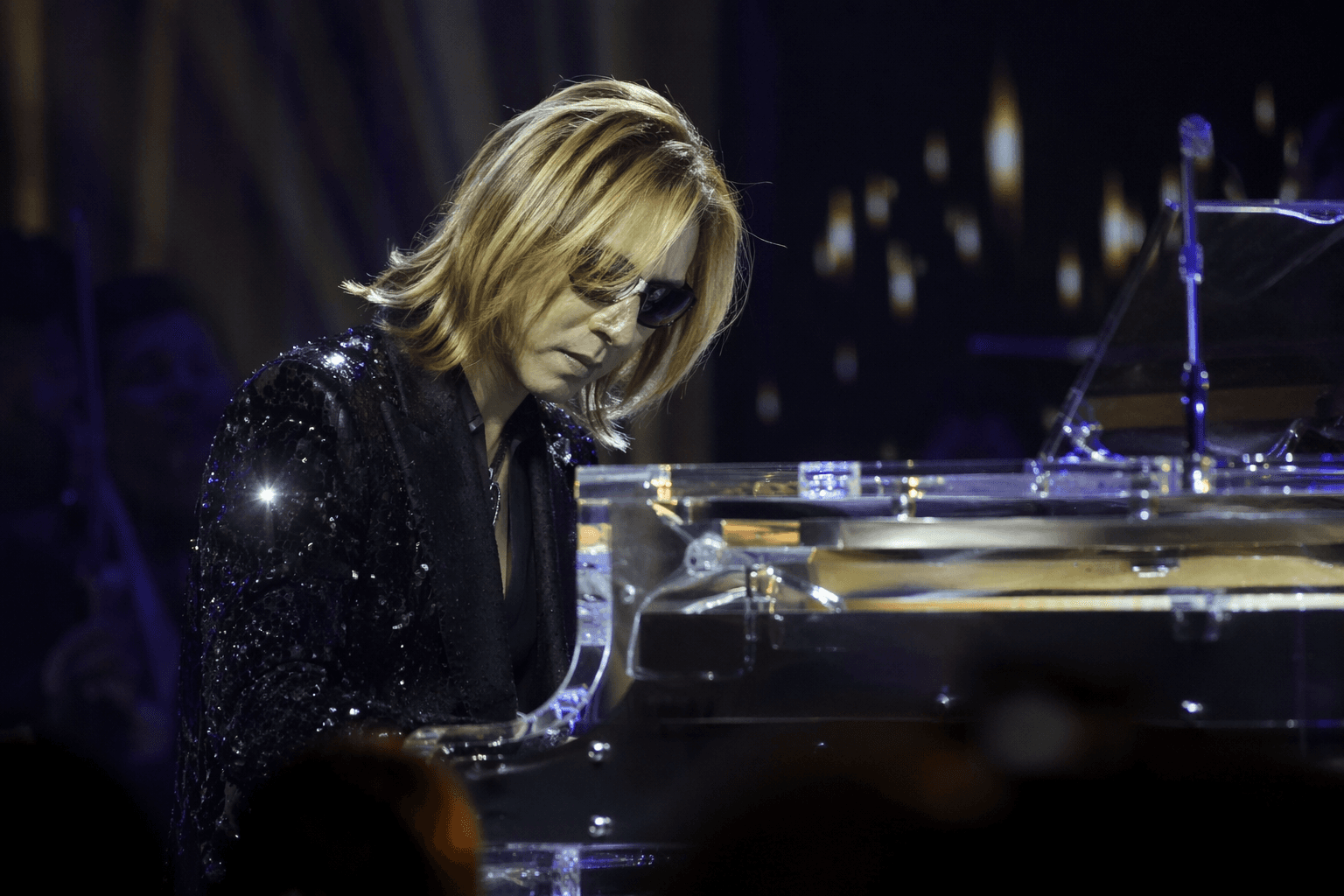 Yoshiki stuns New York gala with drum solo and piano performance