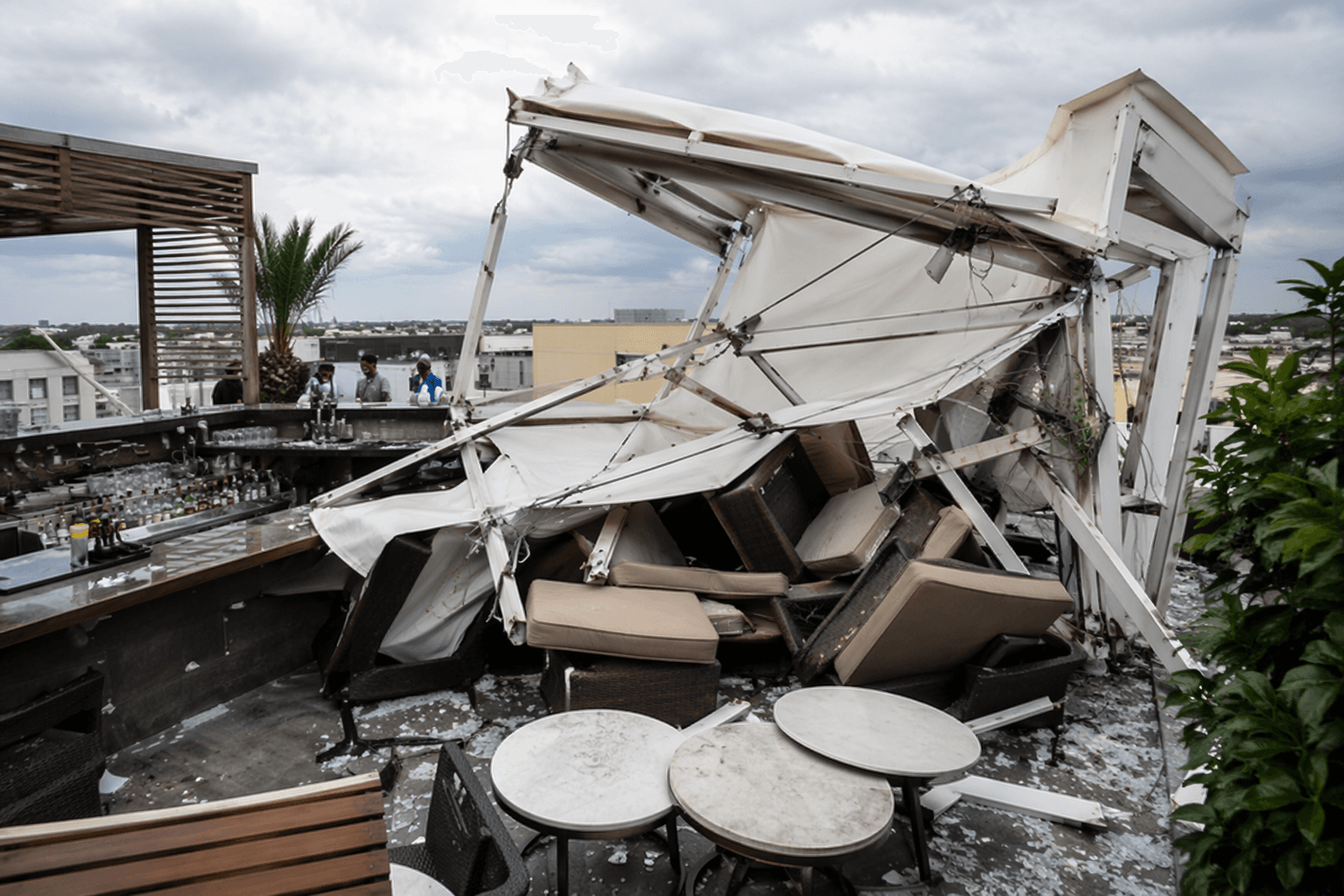 Wind gust partially collapses rooftop structure at Hard Rock, injures 5
