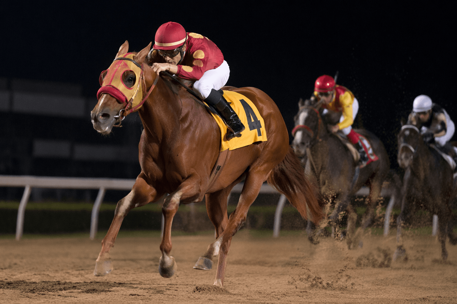 Quirky Hot Middles extends winning streak with Checkered Flag Handicap win