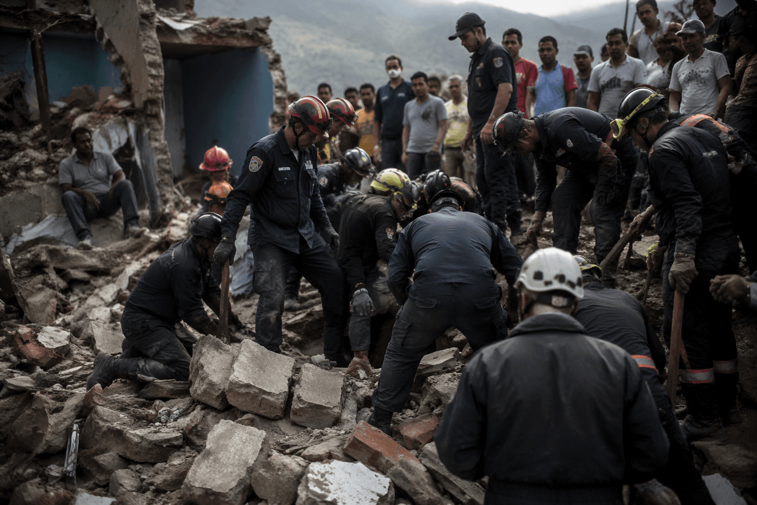 Venezuela quake toll rises as rescuers search for the missing