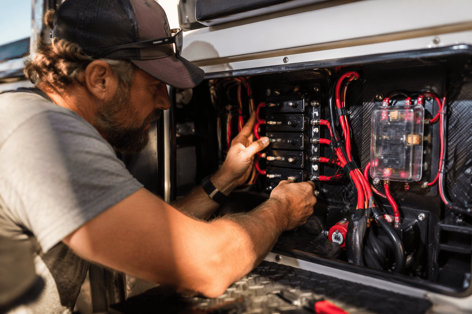3 marine circuit breakers that protect DIY boat wiring from fires