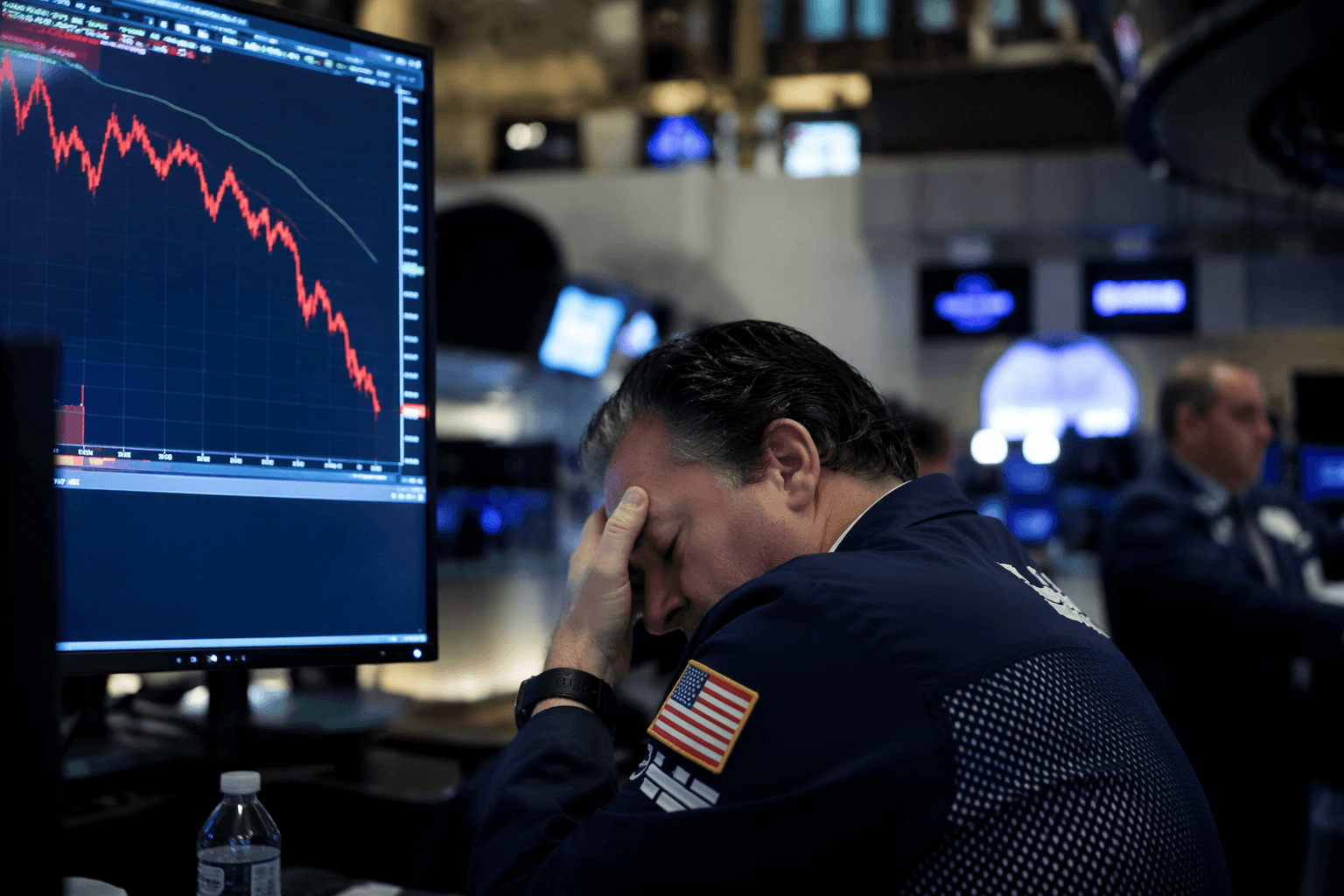 Global markets slip as investors sell tech and chip stocks